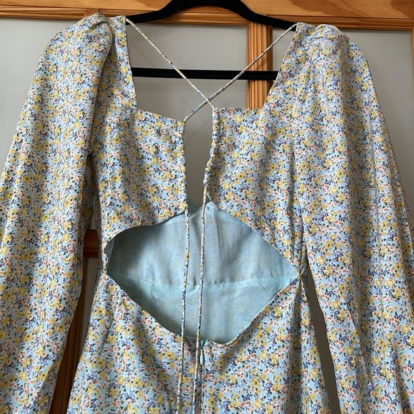 ASTR the Label Floral Print Long Sleeve Back Cutout Midi Dress - Picture 14 of 15